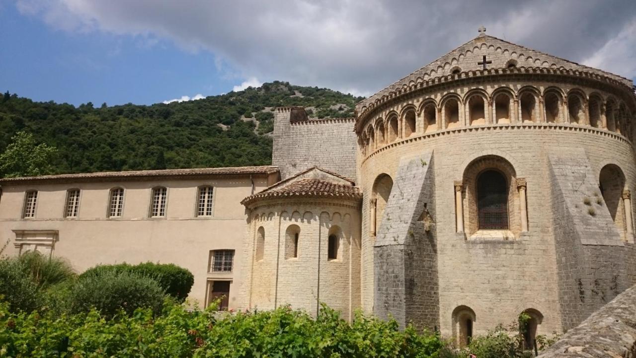 Gite De La Tour Saint-Guilhem-le-Desert Eksteriør billede